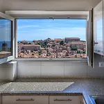 Whispering Views House Old Town Semesterbostad