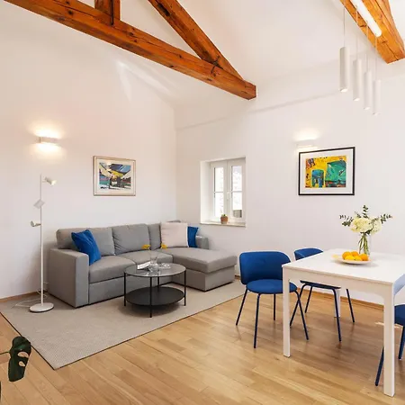 Vikendica Whispering Views House Old Town *