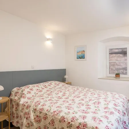 Whispering Views House Old Town Vikendica