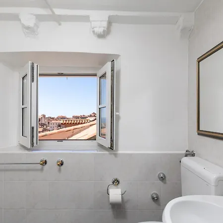 Whispering Views House Old Town *