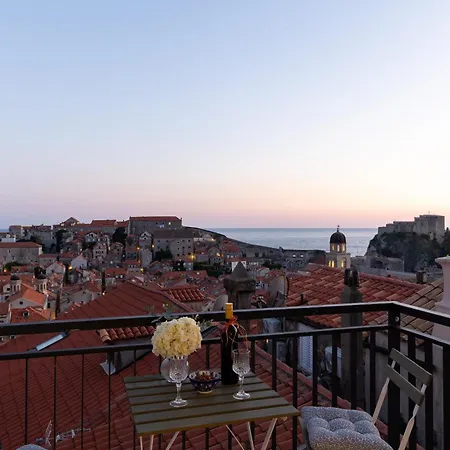 Whispering Views House Old Town Vikendica