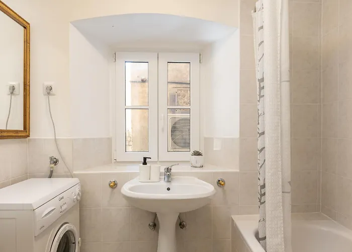 Whispering Views House Old Town *