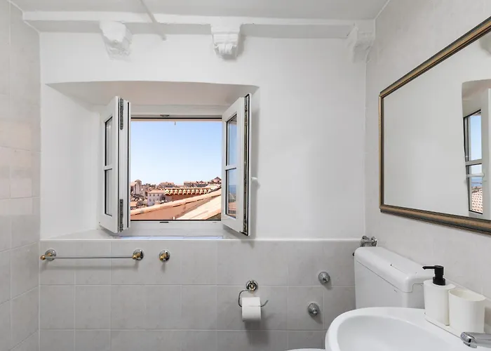 Whispering Views House Old Town *