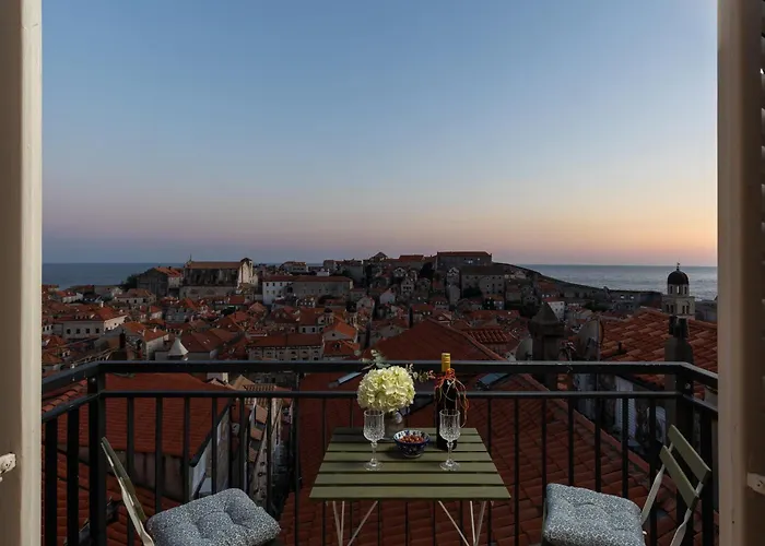 Whispering Views House Old Town Дом отдыха *